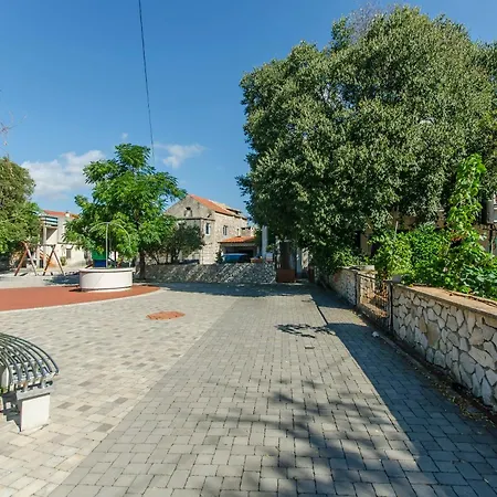 アパート Snjezana