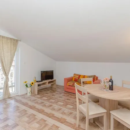 Apartment Snjezana Pirovac