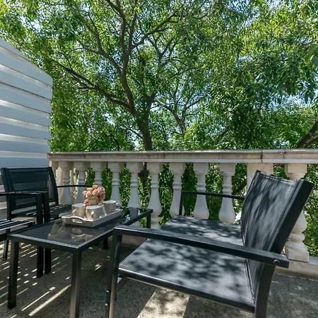 アパート Snjezana